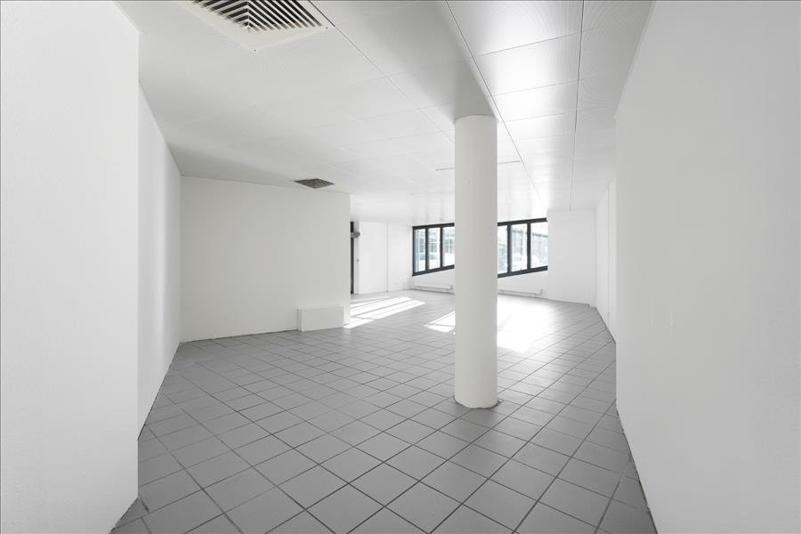 91m² shop