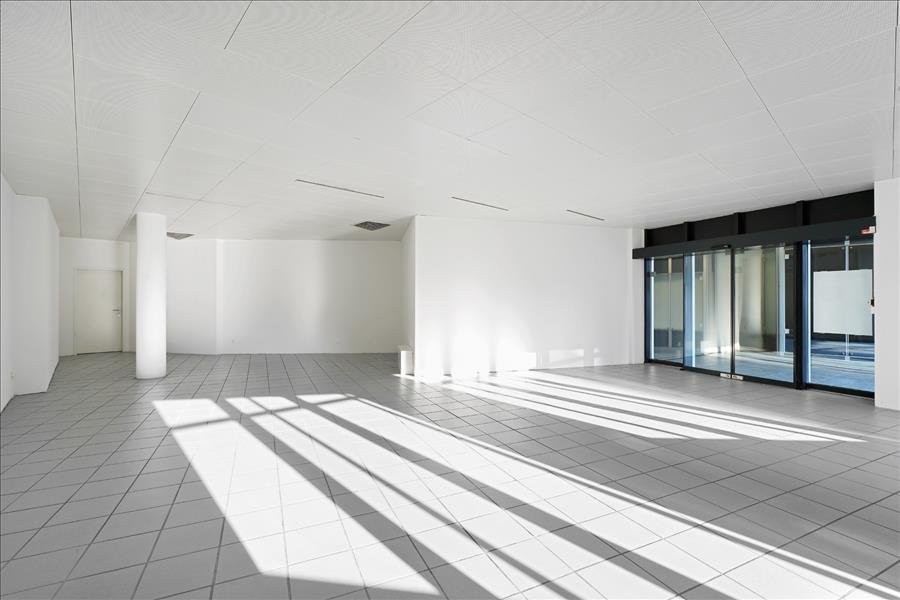 91m² shop