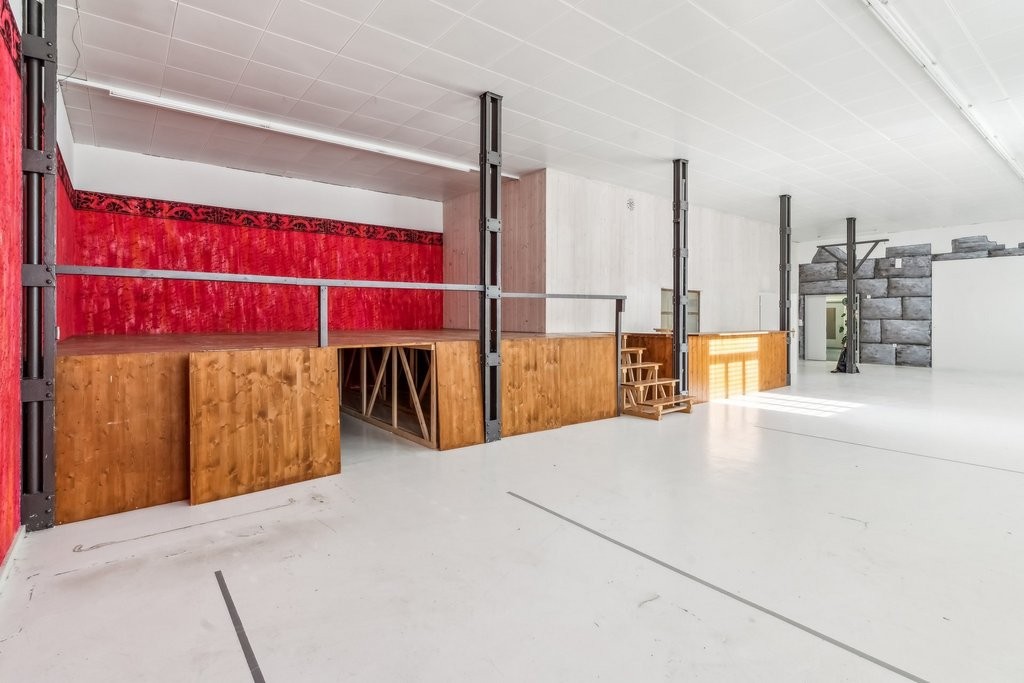 191m² commercial