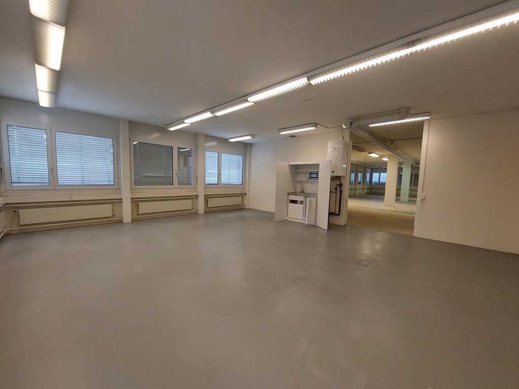 335m² commercial