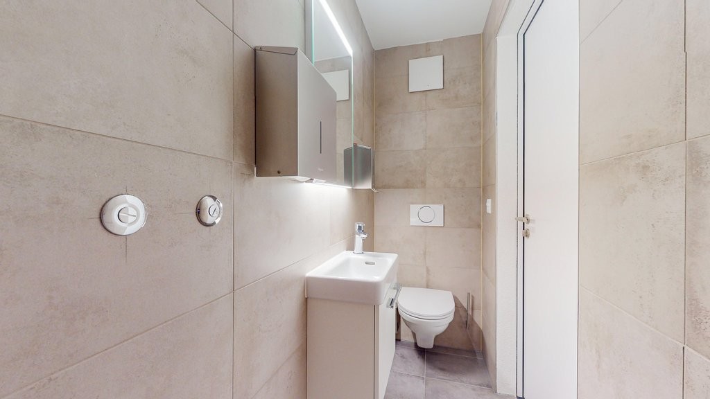 194m² commercial