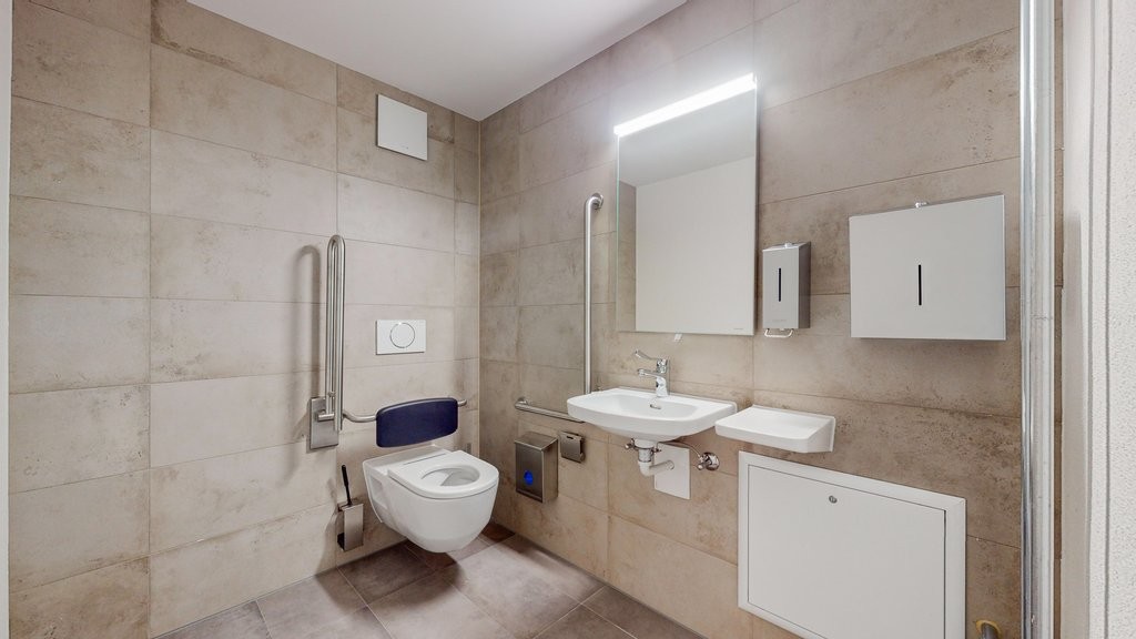 194m² commercial