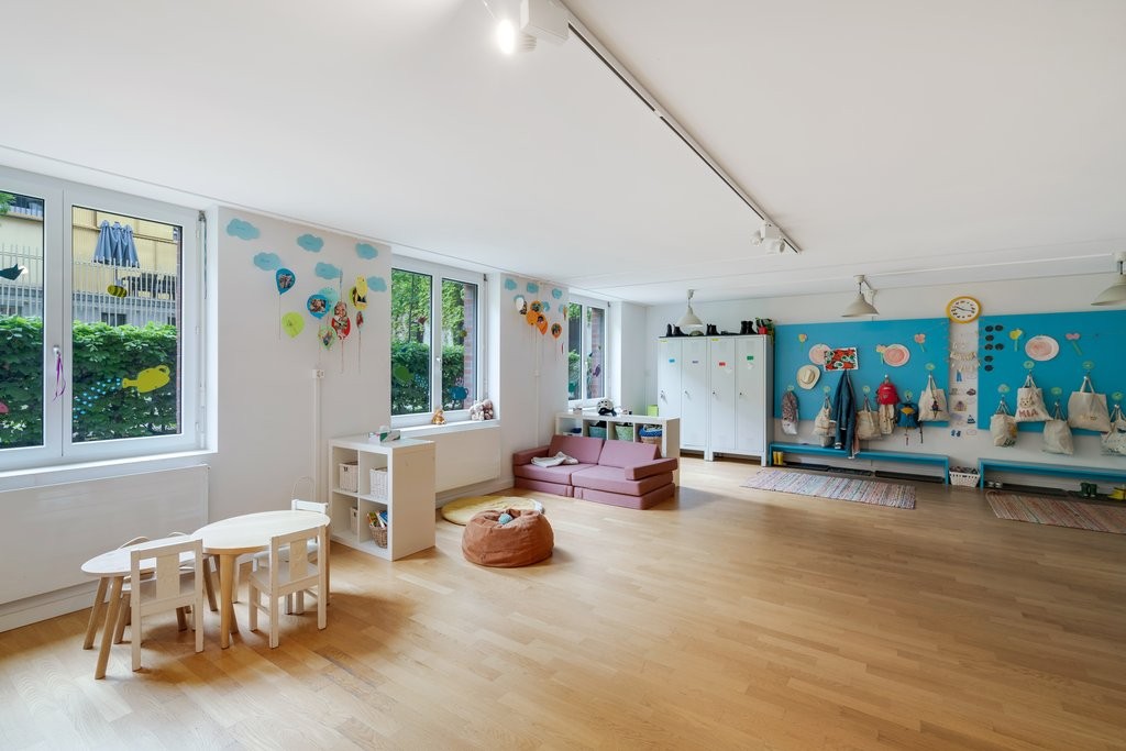 180m² commercial