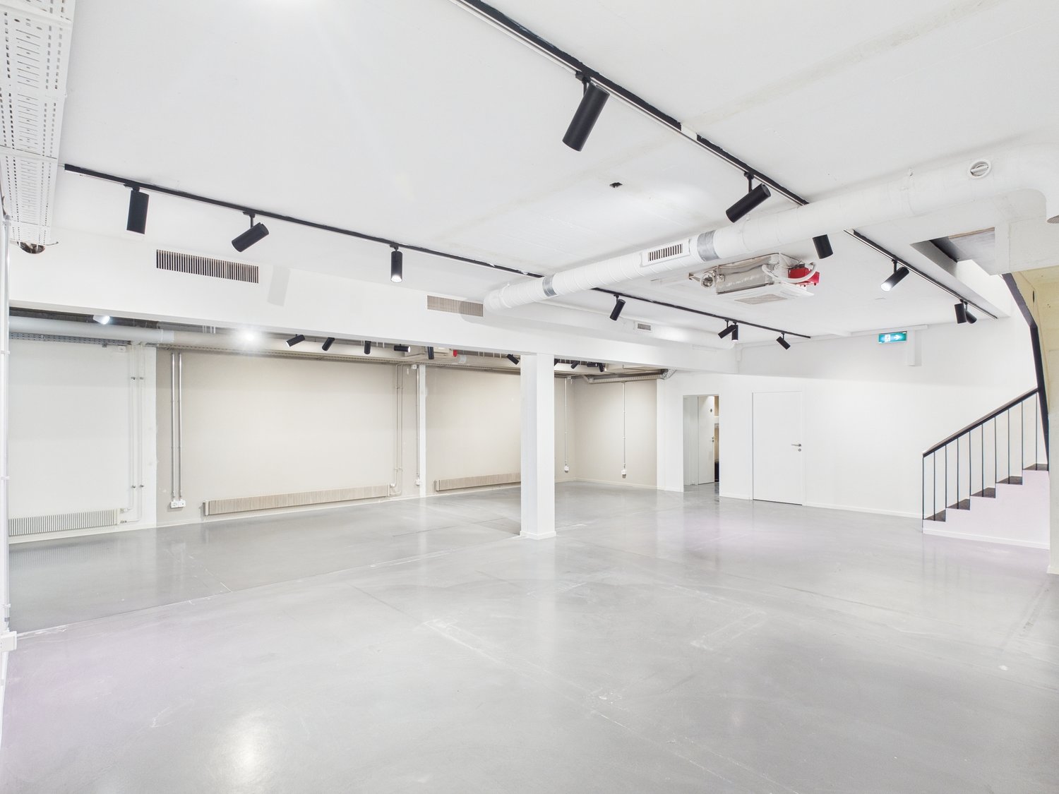 187m² shop