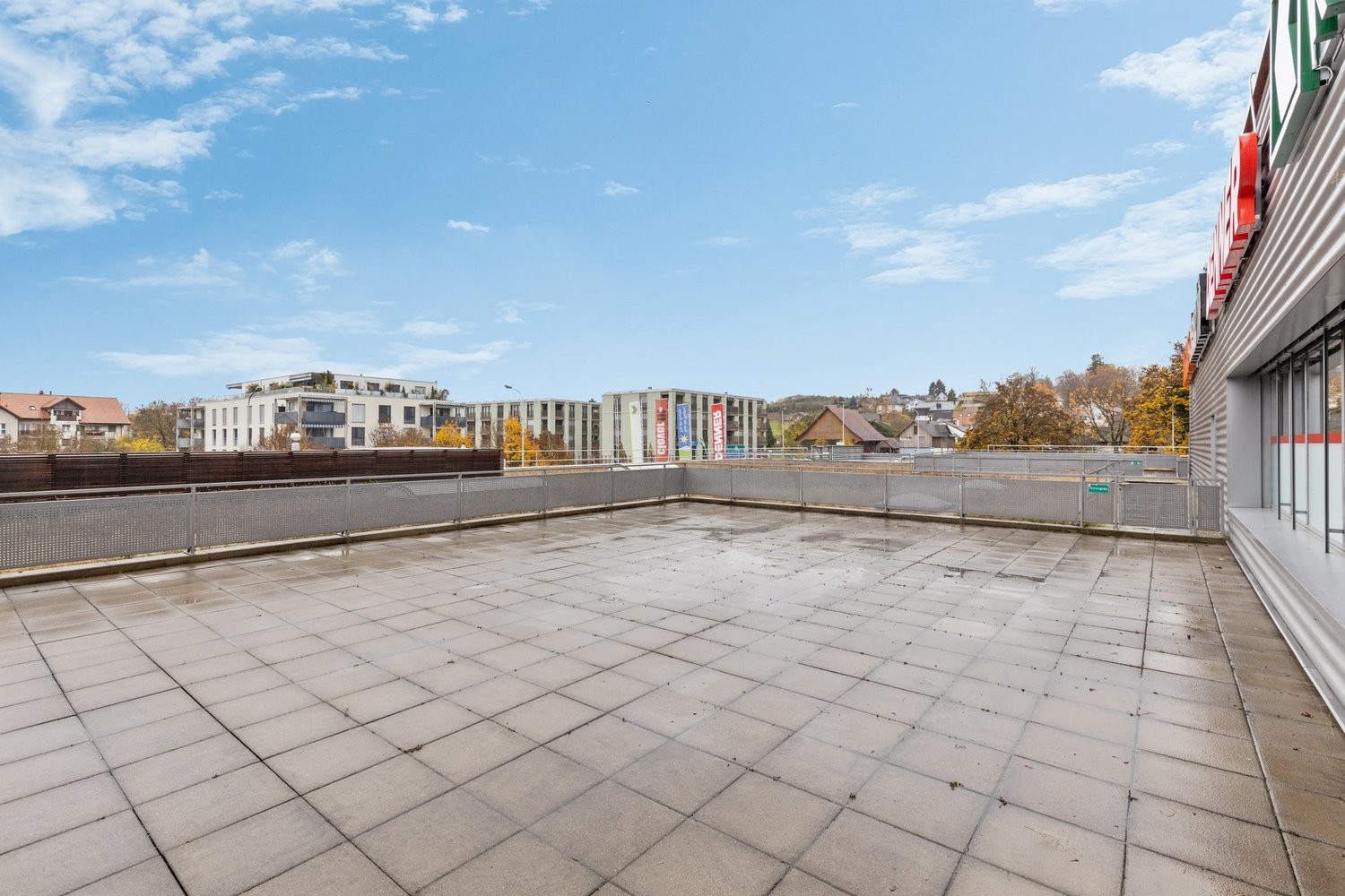 415m² commercial