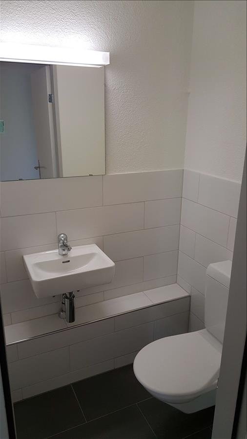 Appartement de 4 ½ pièces

Cet appartement spacieux et baigné de lumière séduit par une vue de rêve depuis toutes les pièces. Vous profitez également des avantages suivants :

\- Beau parquet dans le salon
\- Cuisine ouverte avec GK et GS
\- Salle de bain lumineuse avec baignoire
\- WC invités sépar