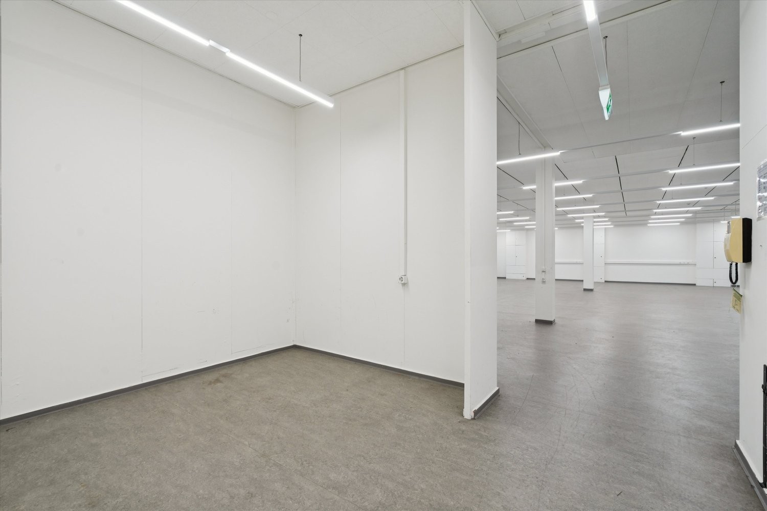 284m² office