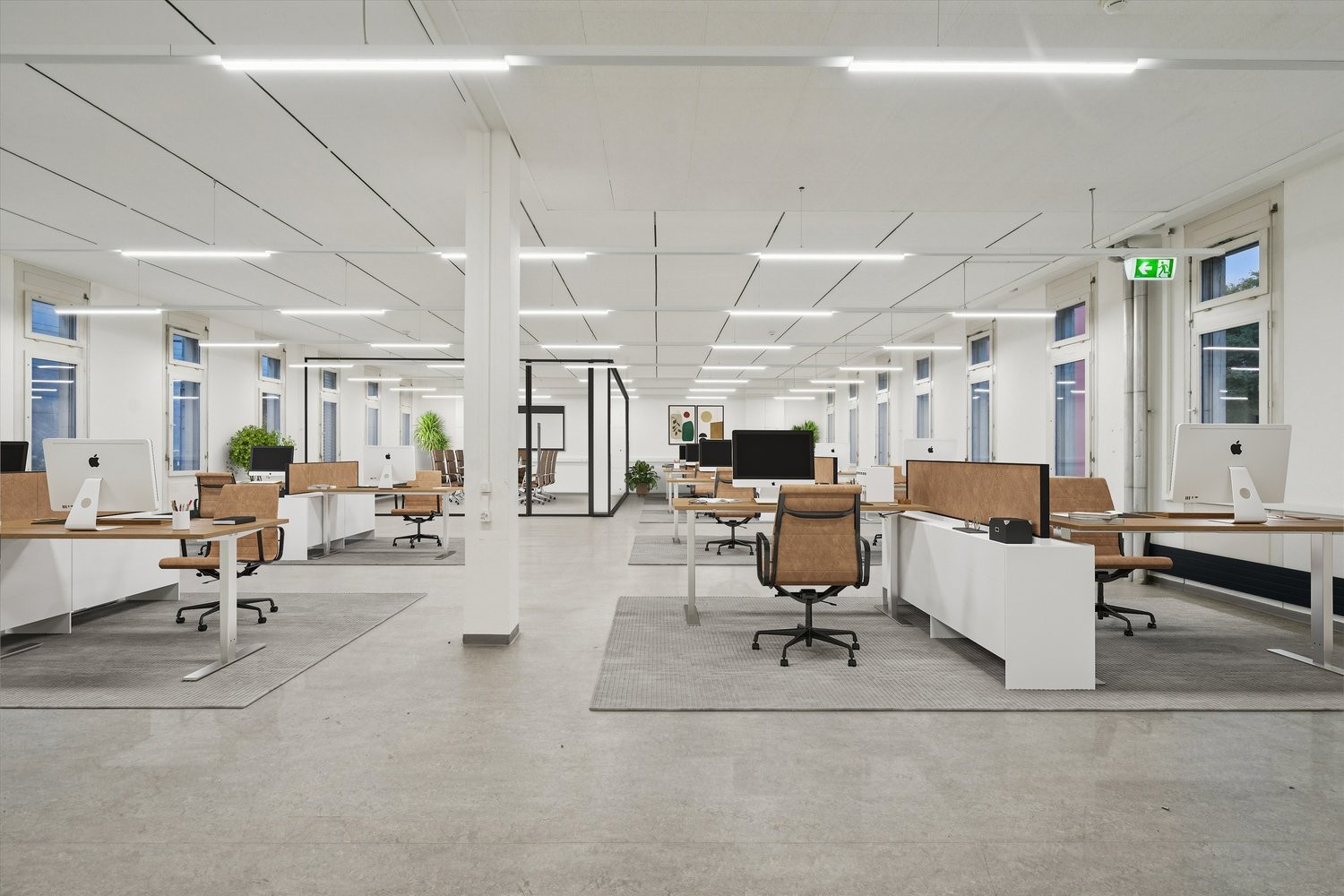 284m² office