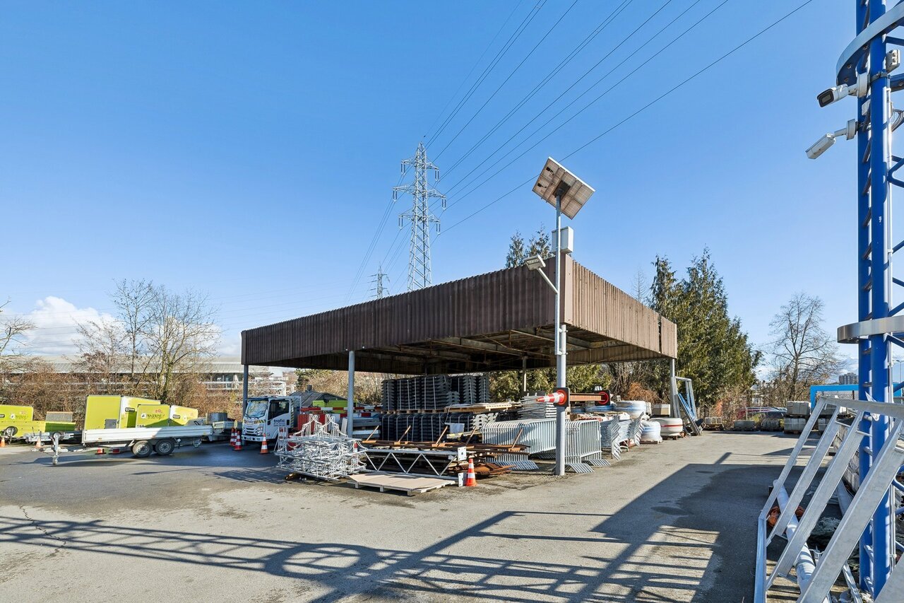 636m² officina