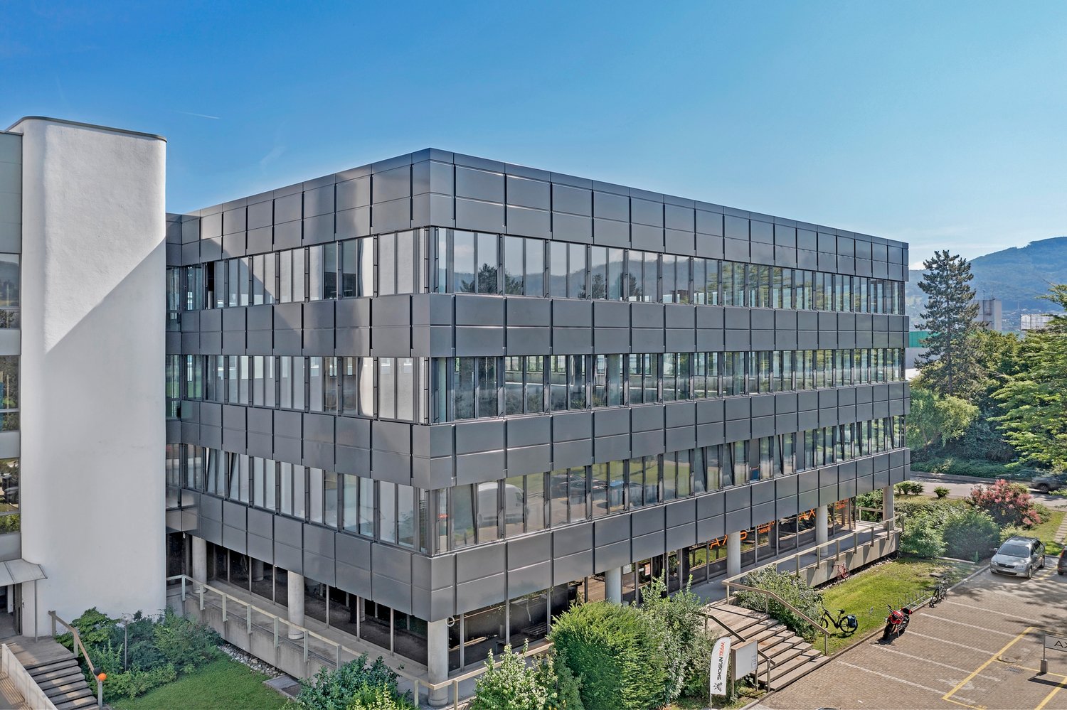 750m² commercial