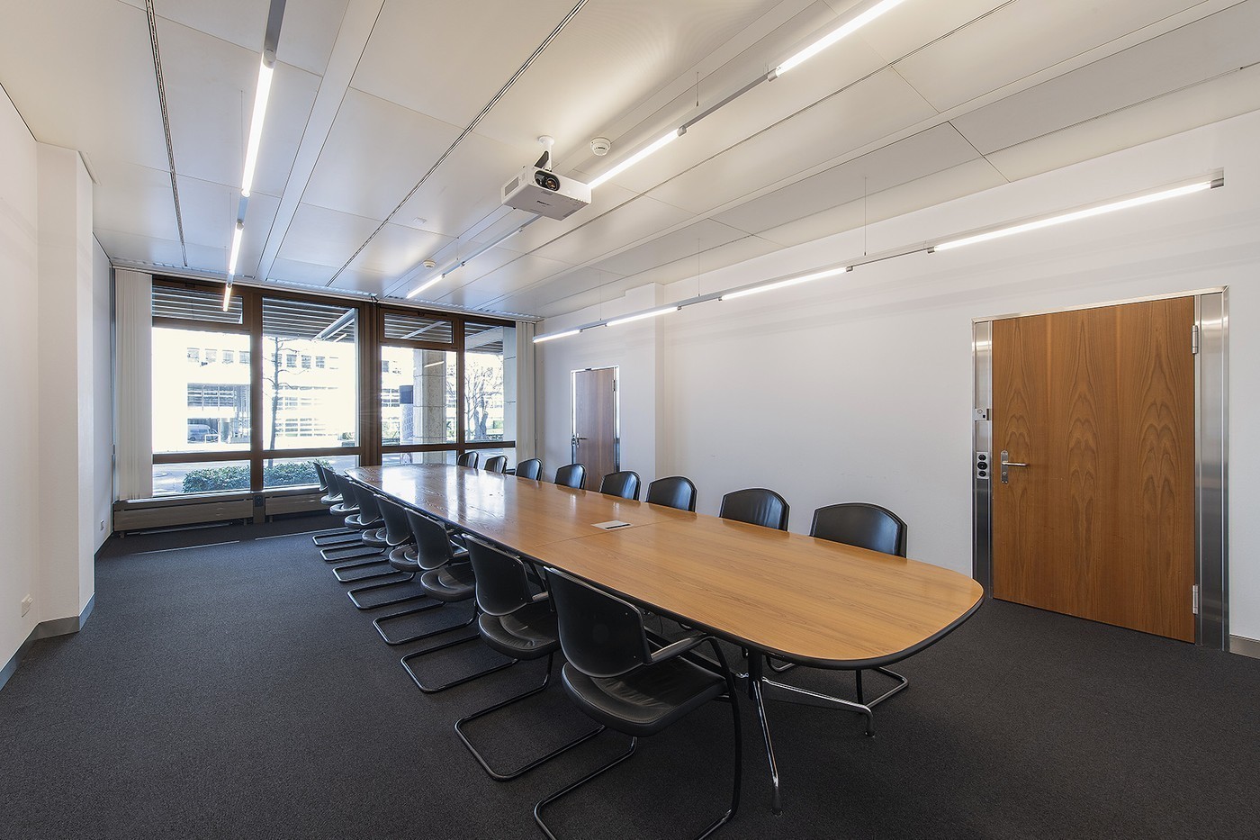 793m² office