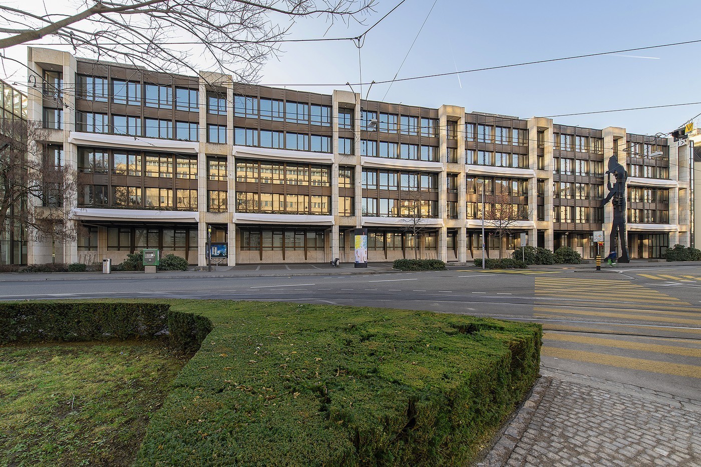 793m² office