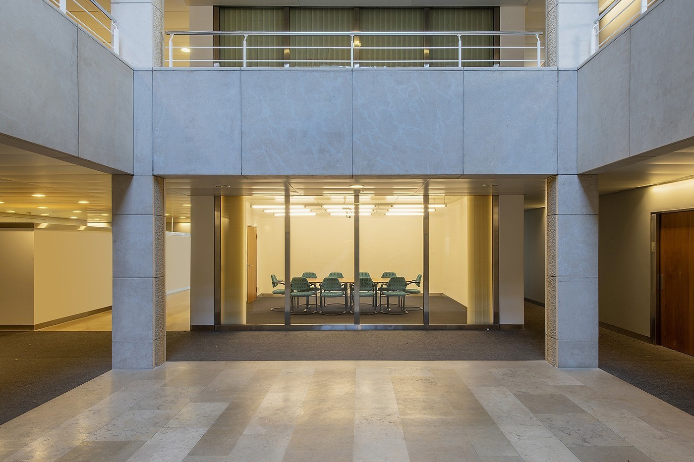 793m² office