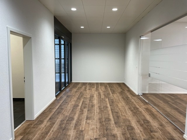 225m² office