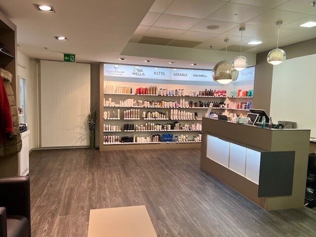 148m² shop