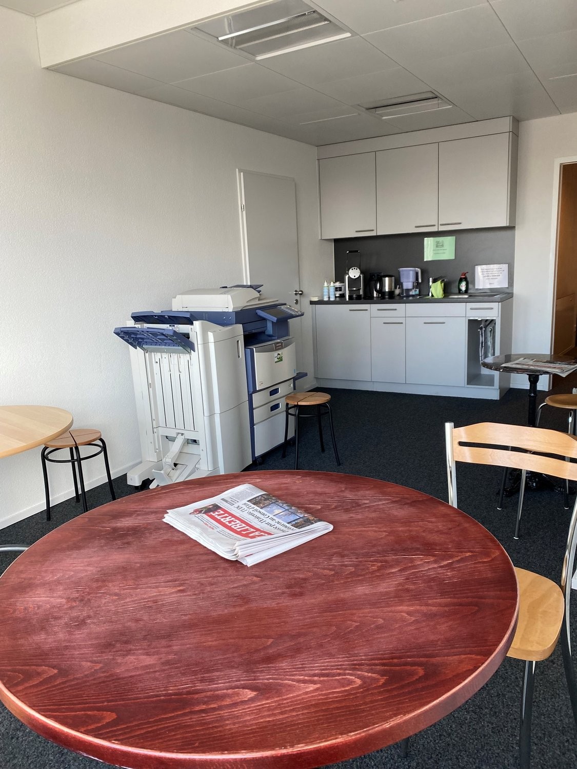 301m² office