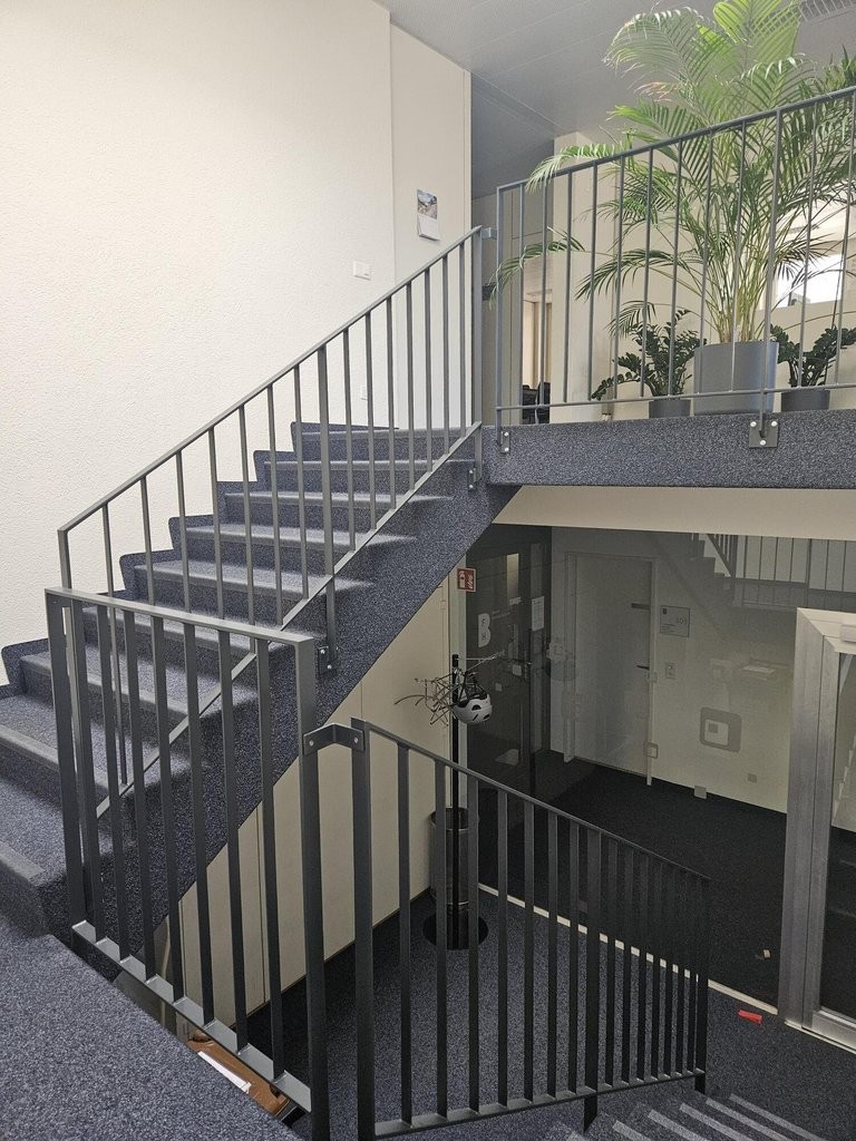 270m² office
