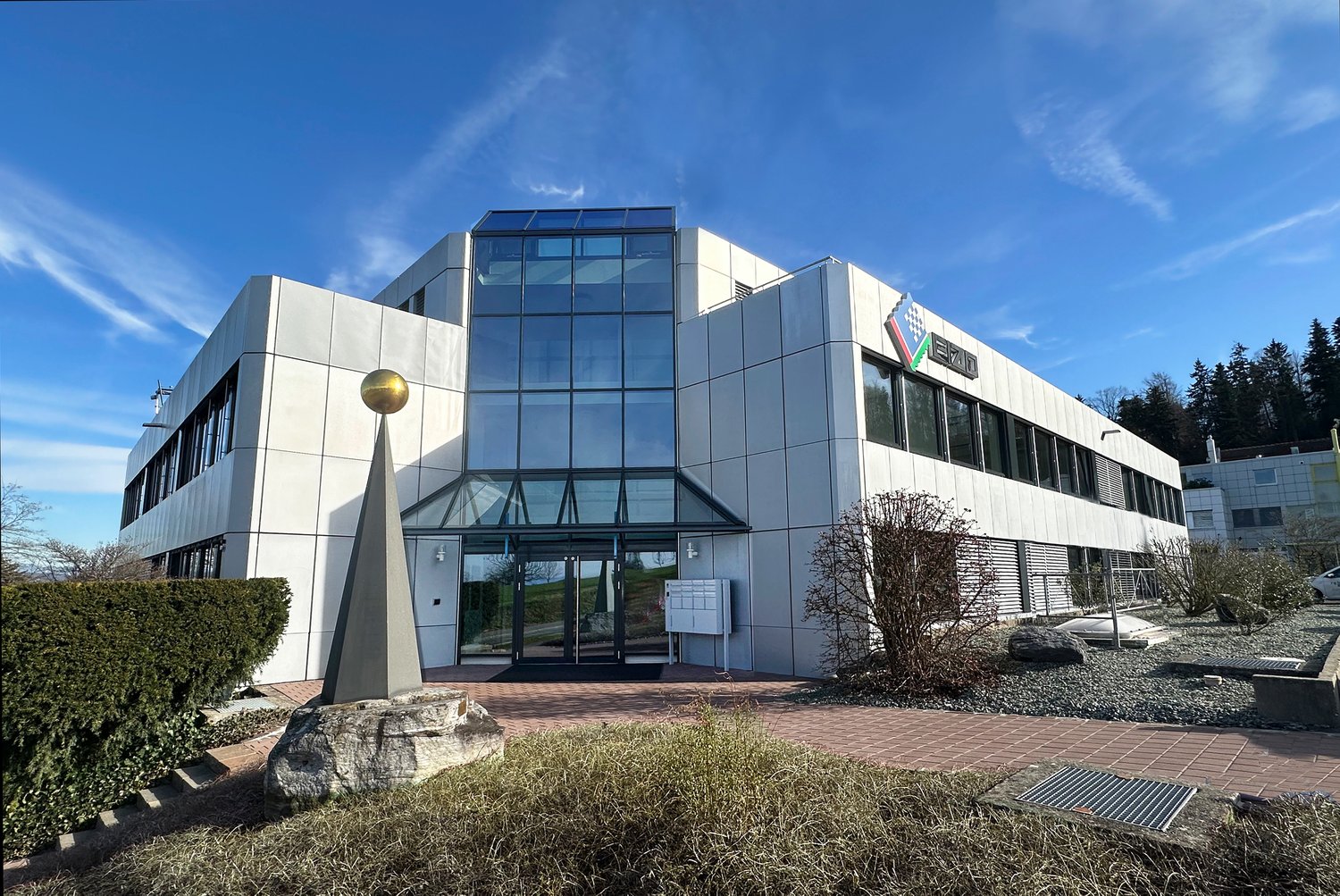 415m² office