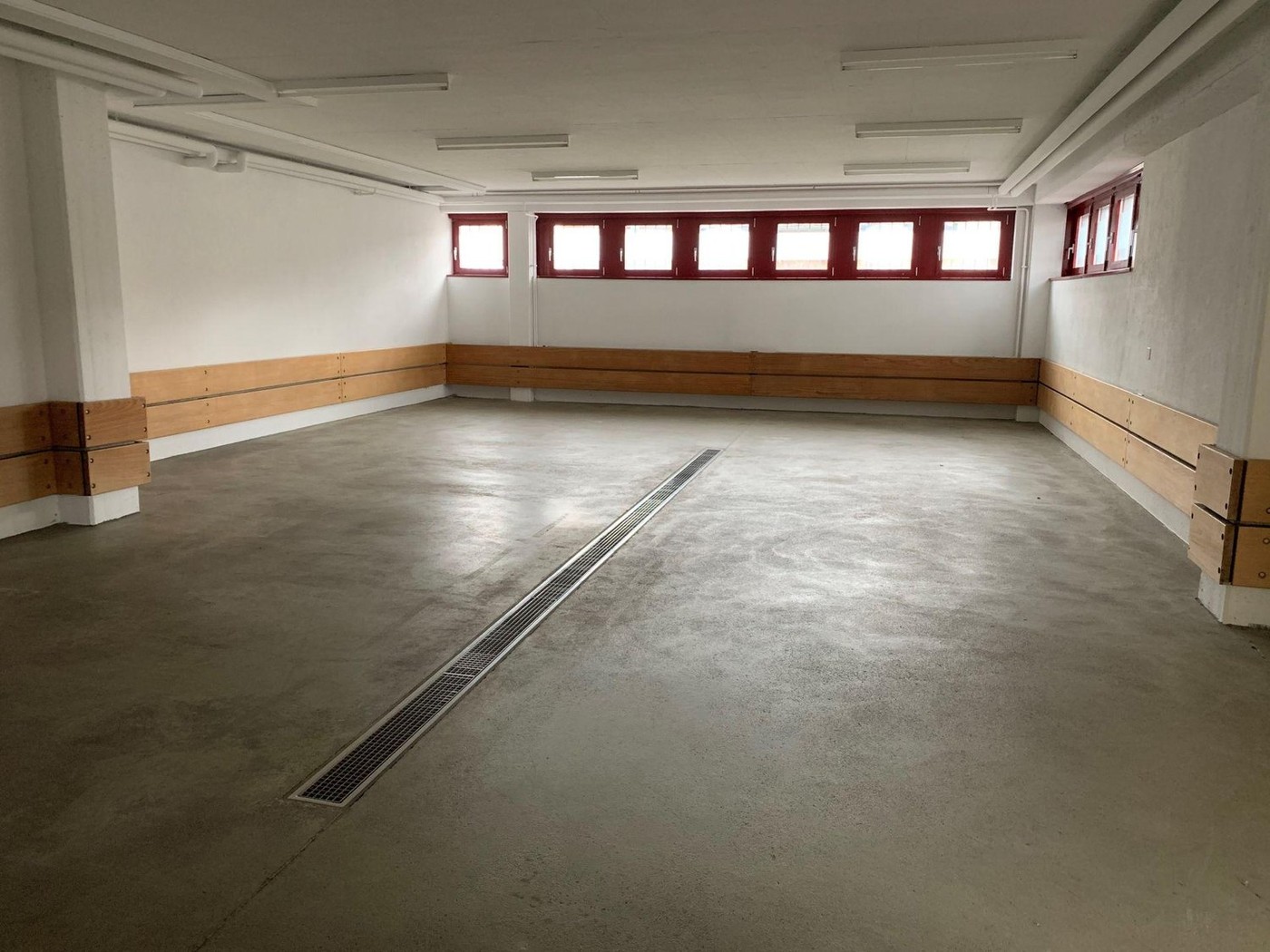 287m² shop