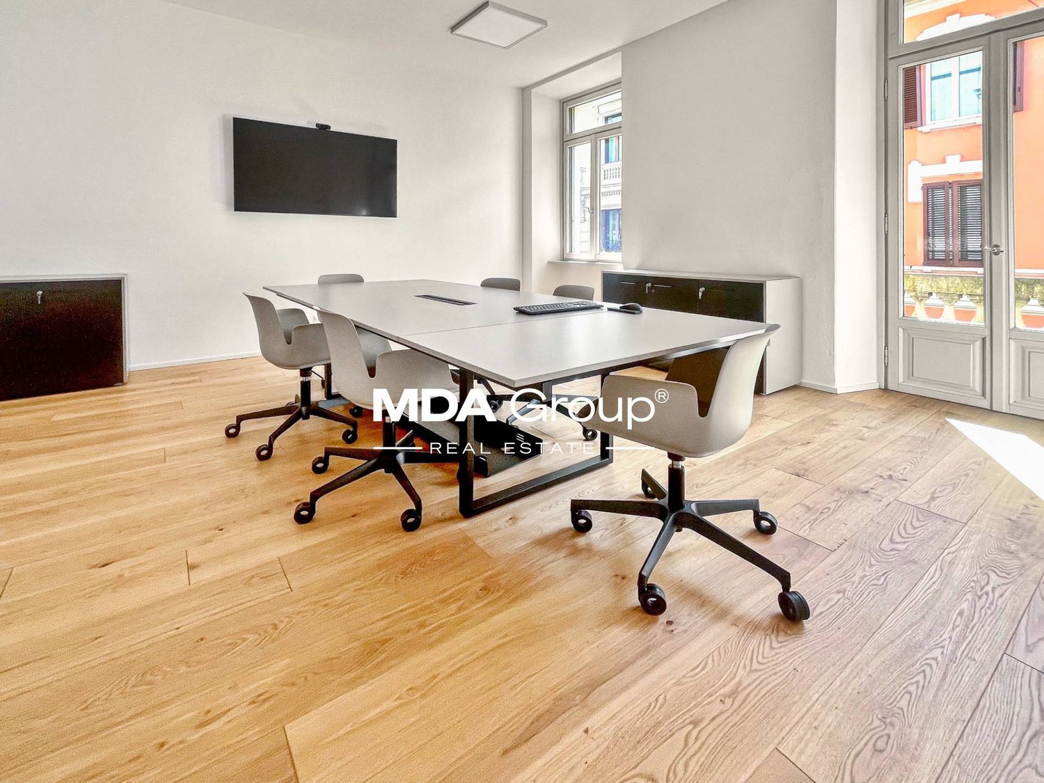 145m² office