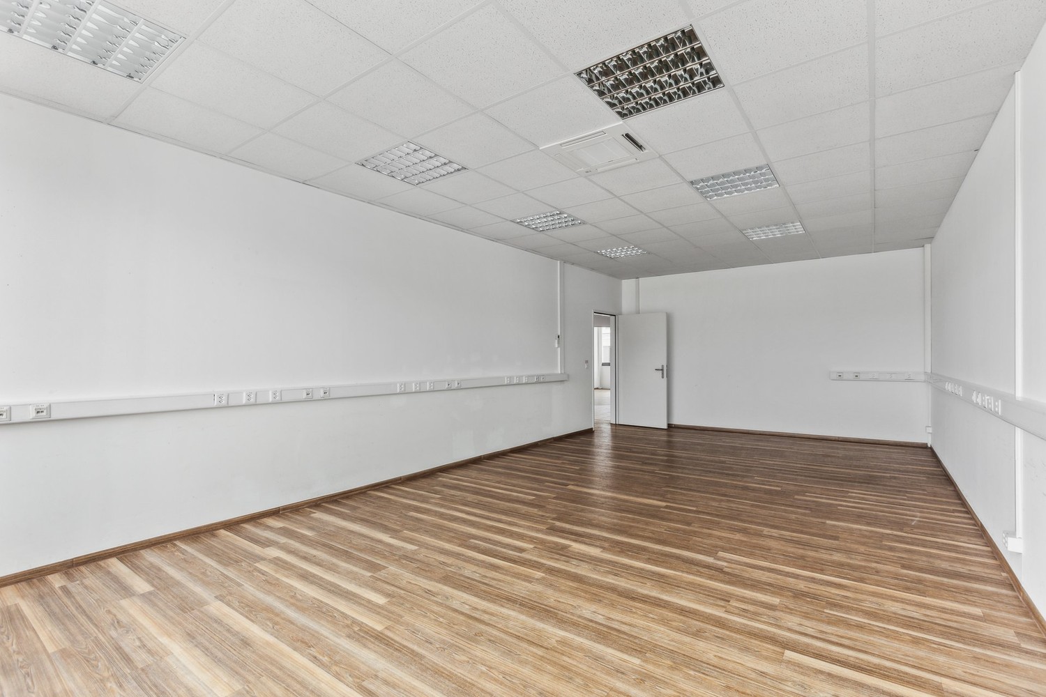 345m² office