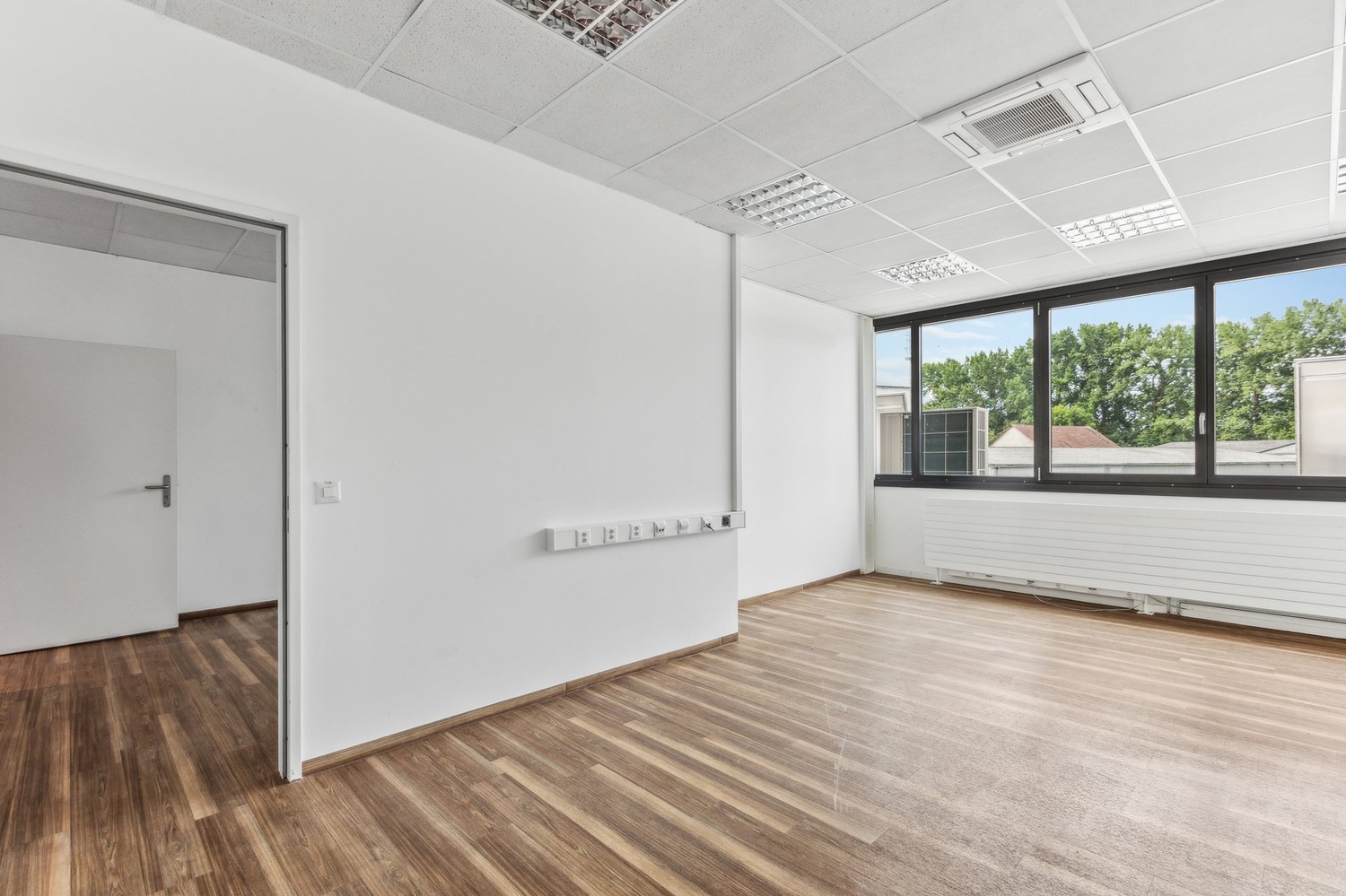 345m² office