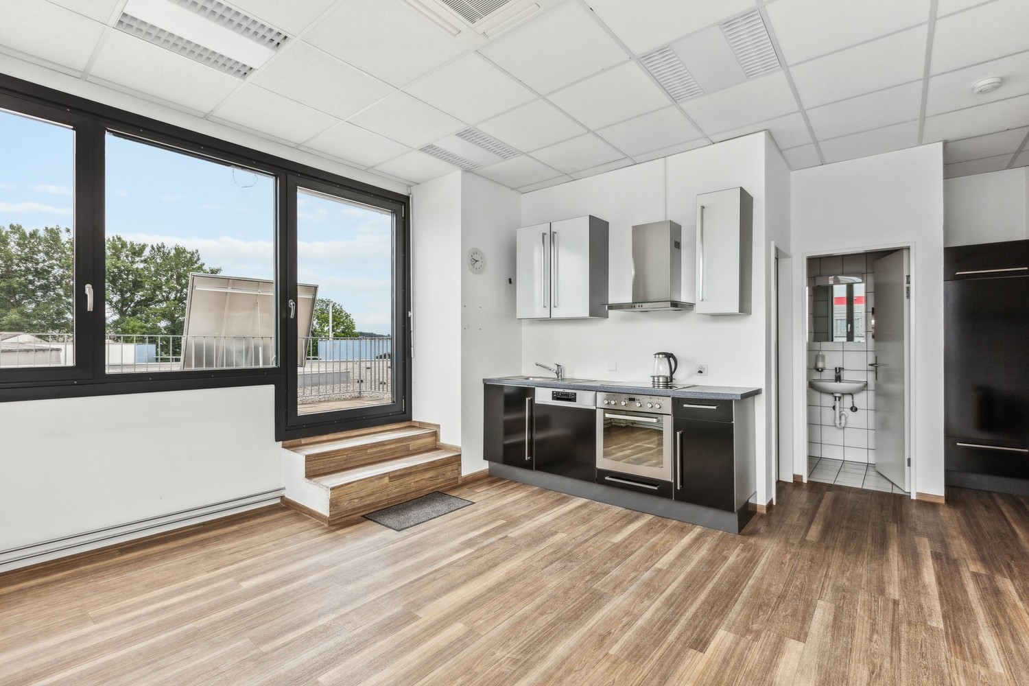 345m² office
