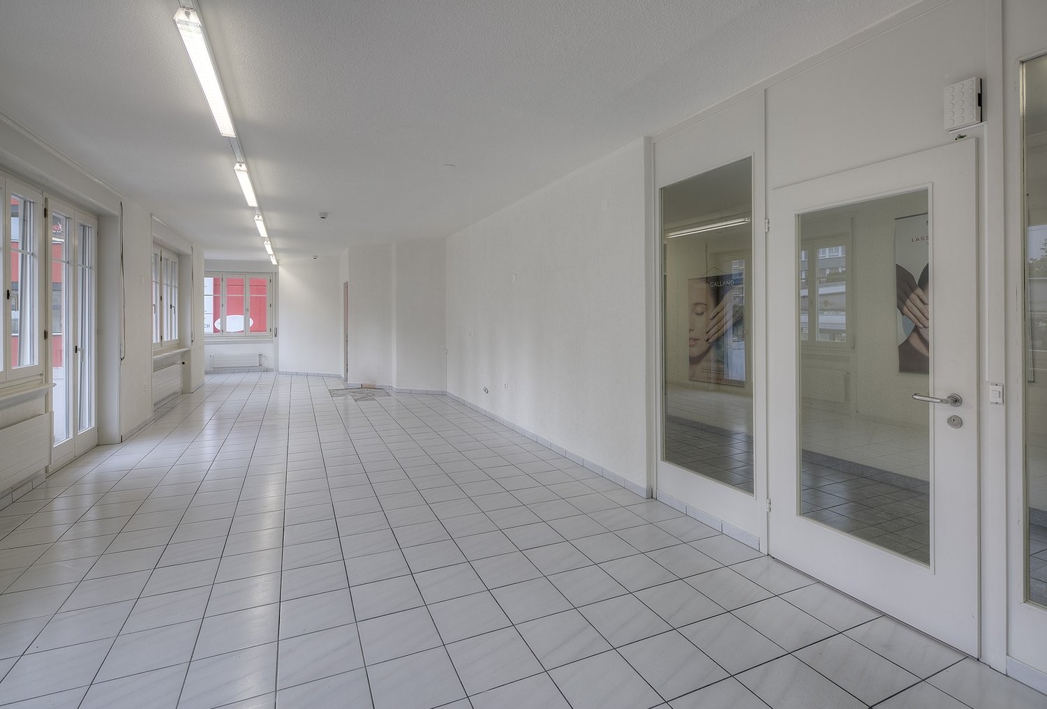 60m² shop