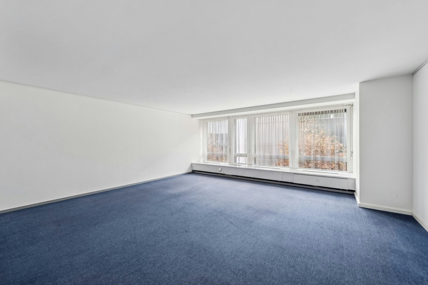322m² office