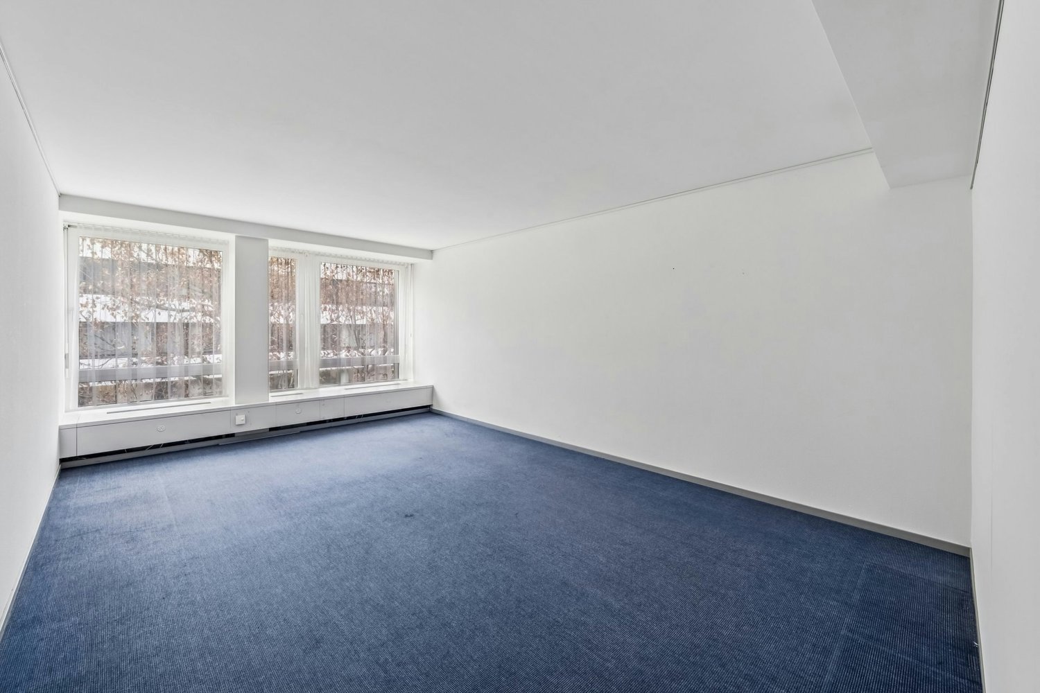 322m² office