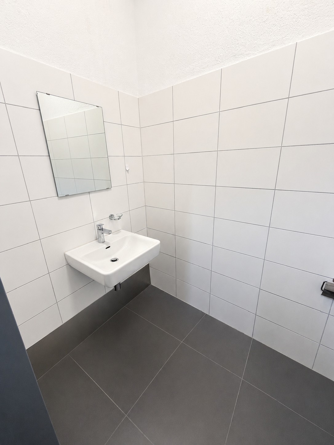 102m² commercial