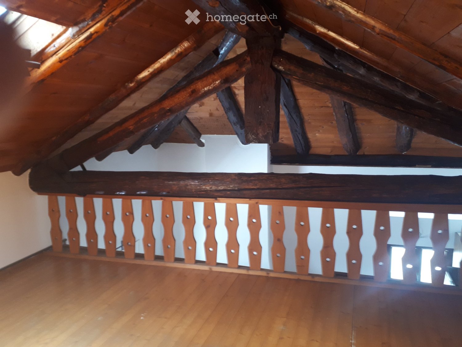 4-Zimmer-Einfamilienhaus

Haus im Zentrum von Biasca mit zwei Aussenparkplätzen. Die Immobilie ist wie folgt strukturiert:

\- Keller
\- Erdgeschoss: grosser Raum nutzbar für Hobby / Büro / Waschküche
\- Erster Stock: zwei Zimmer und Badezimmer
\- Zweiter Stock: Wohnzimmer mit Kamin und integrierter