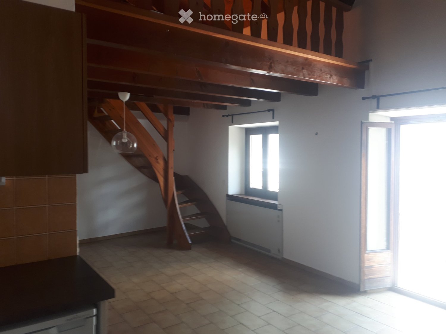 4-Zimmer-Einfamilienhaus

Haus im Zentrum von Biasca mit zwei Aussenparkplätzen. Die Immobilie ist wie folgt strukturiert:

\- Keller
\- Erdgeschoss: grosser Raum nutzbar für Hobby / Büro / Waschküche
\- Erster Stock: zwei Zimmer und Badezimmer
\- Zweiter Stock: Wohnzimmer mit Kamin und integrierter
