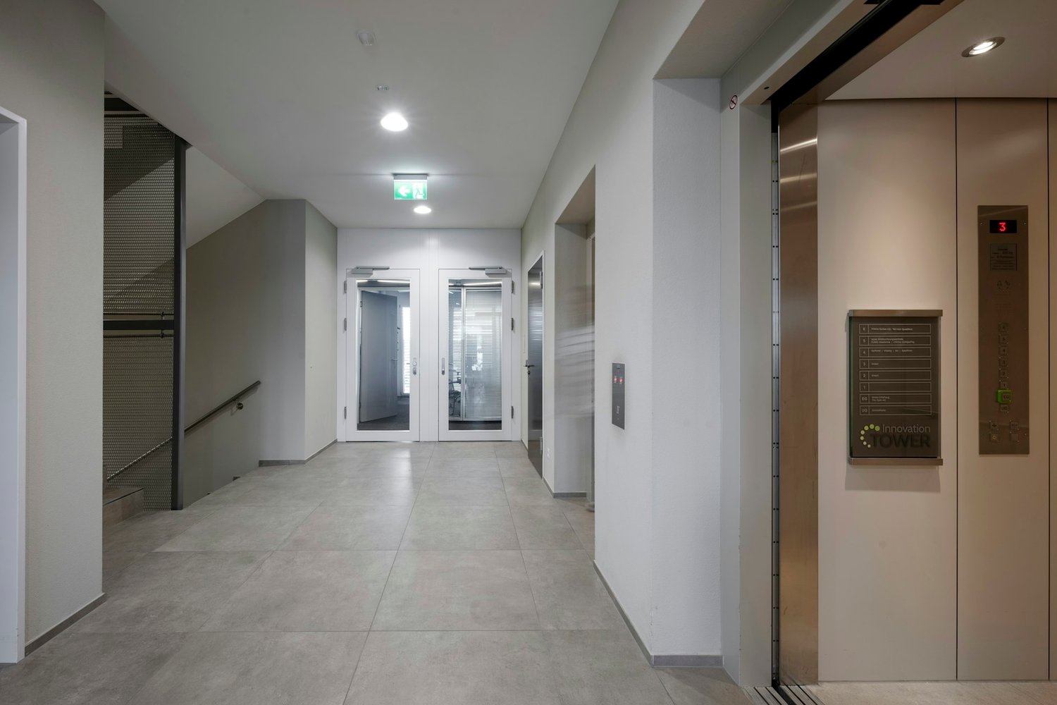 600m² office