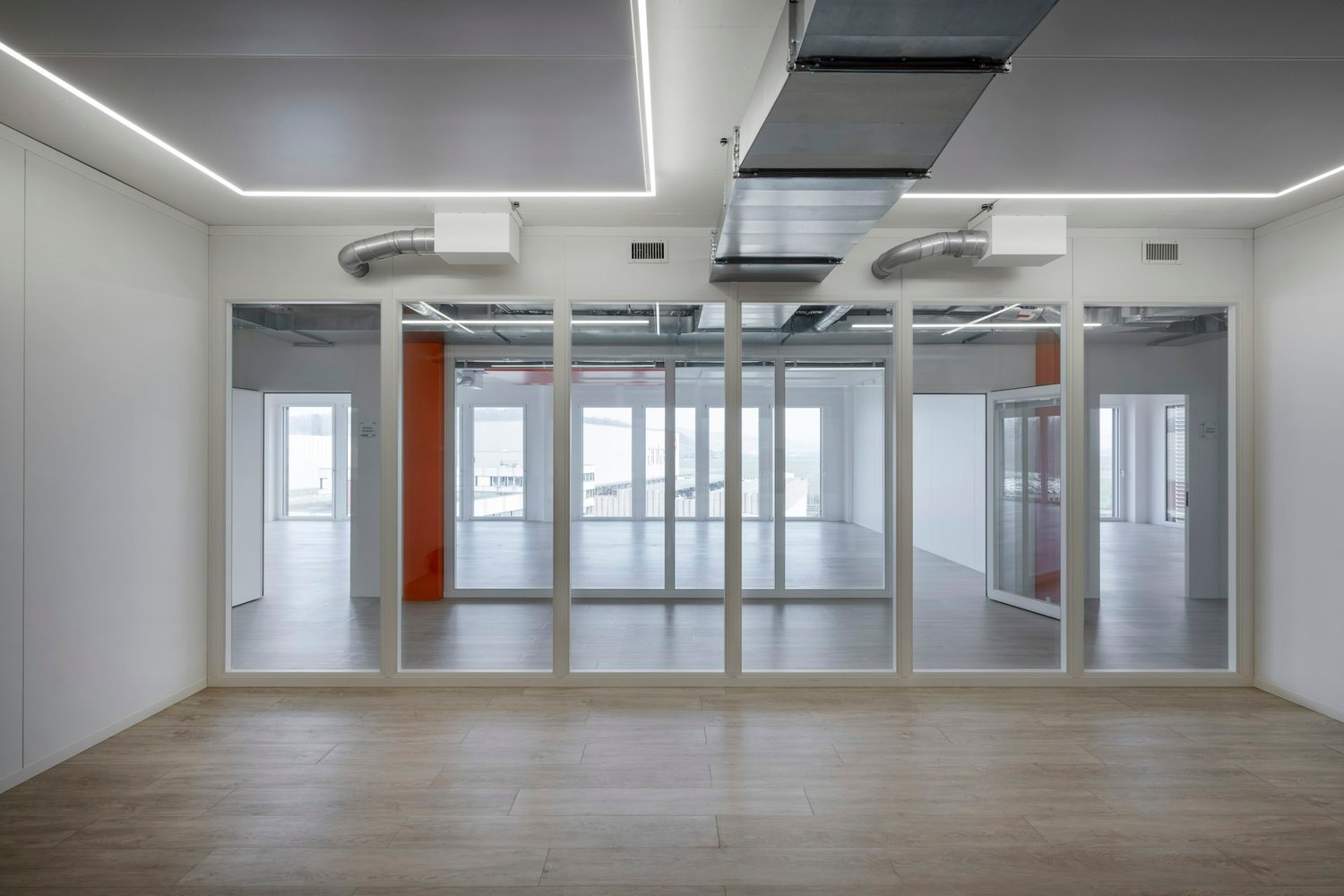 600m² office