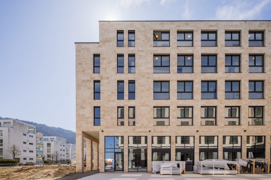 171m² commercial