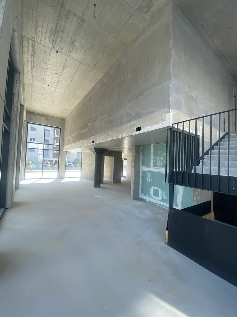 171m² commercial