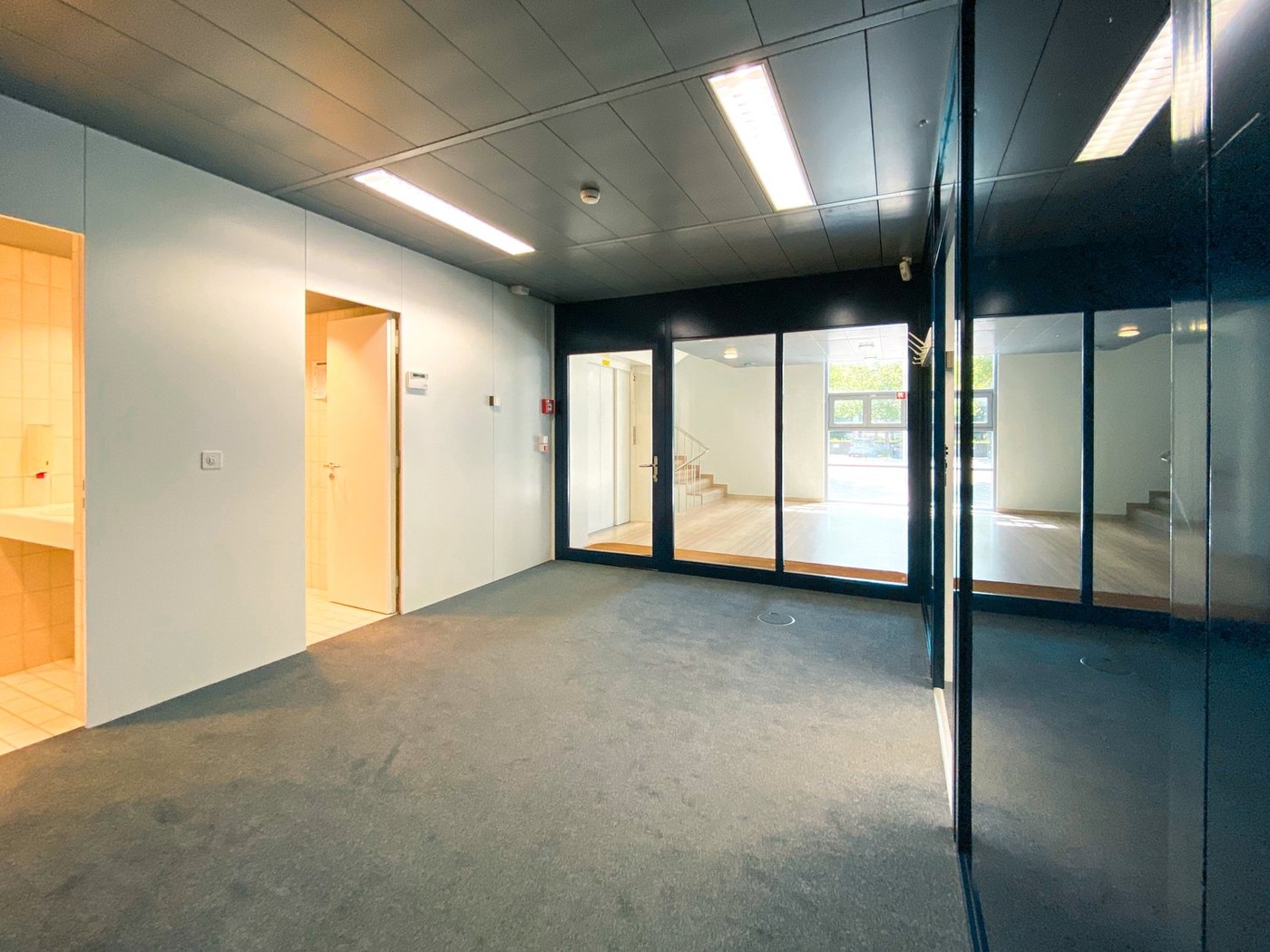 263m² office