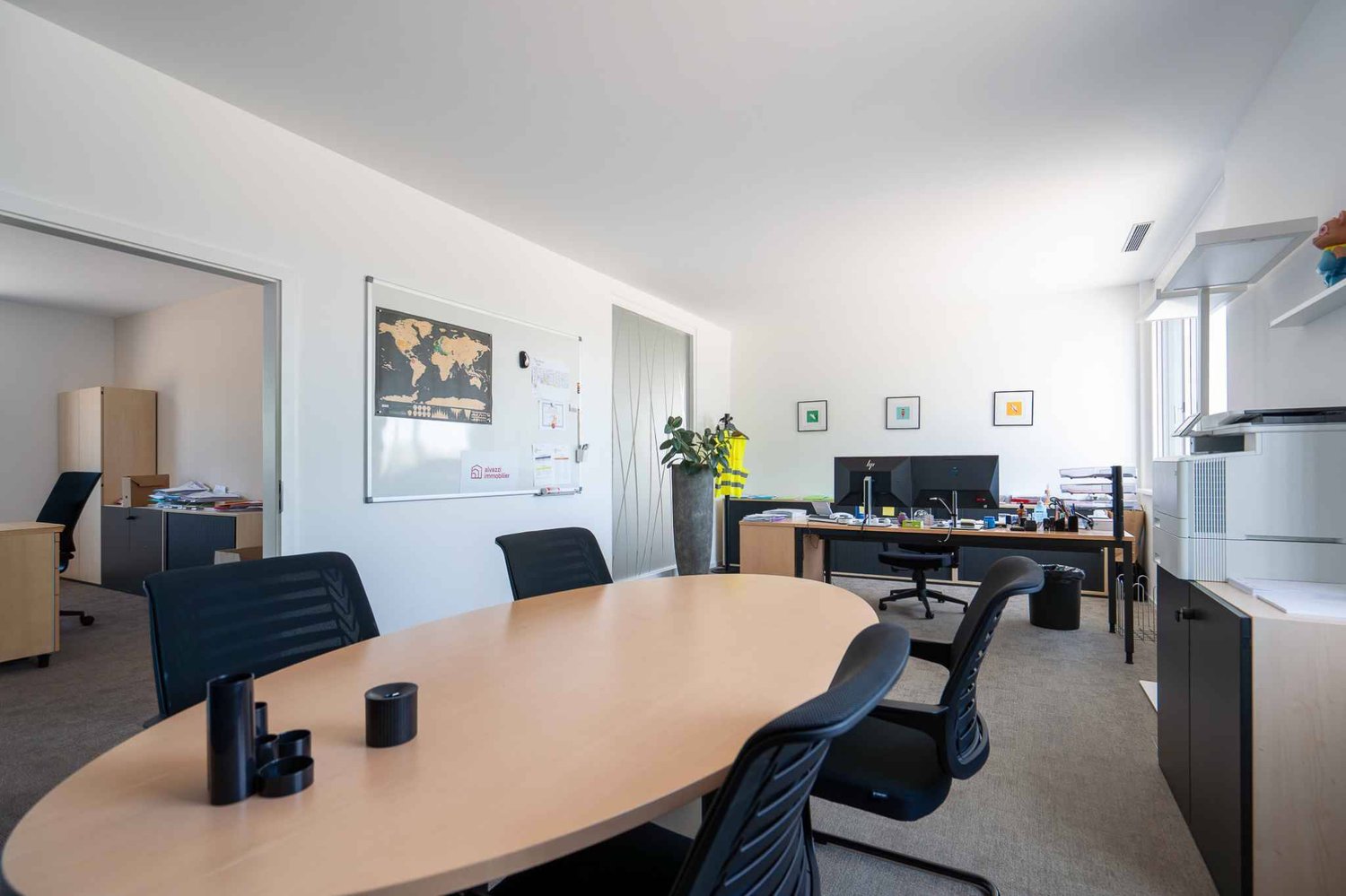 270m² office