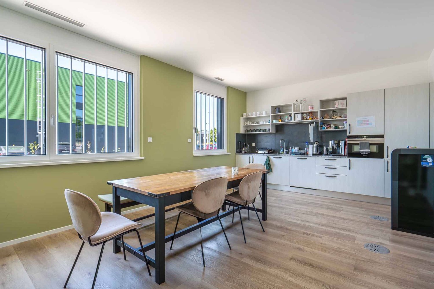 270m² office