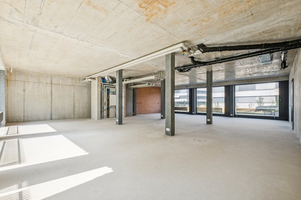 150m² commercial