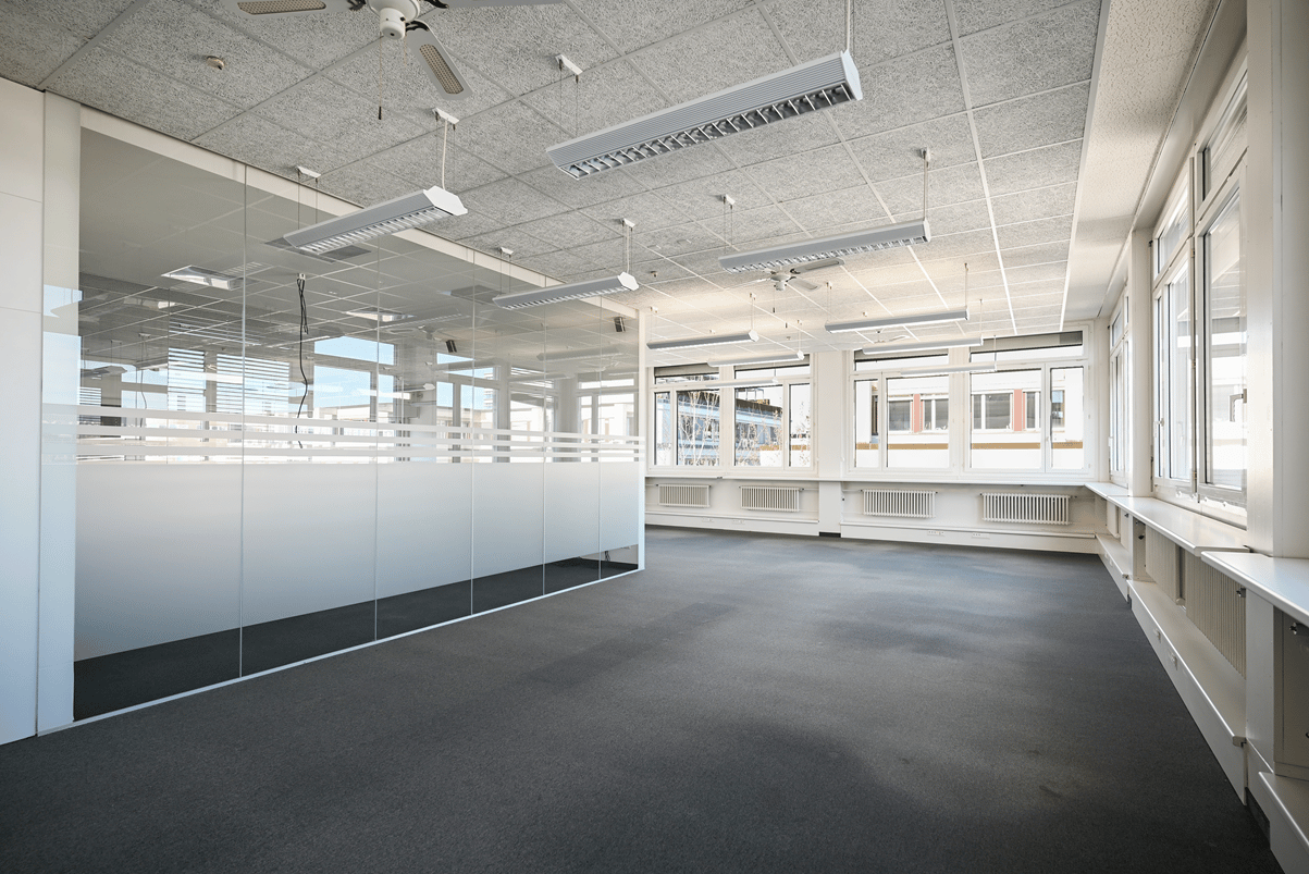 371m² office