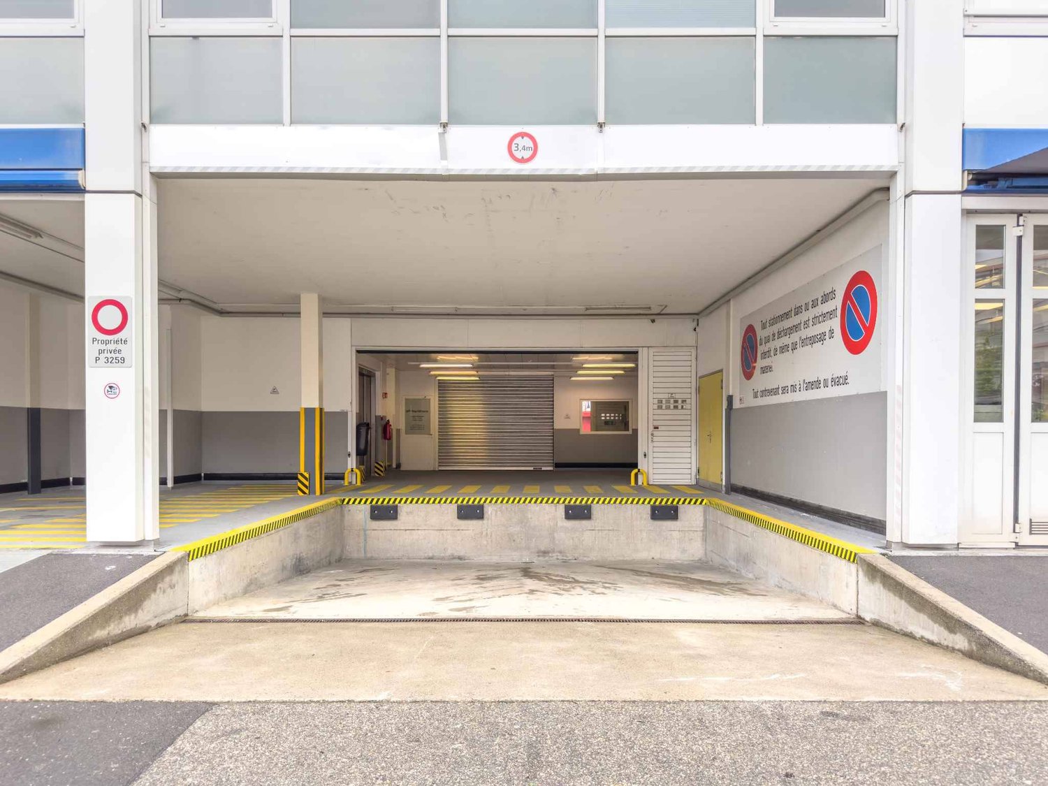 180m² commercial