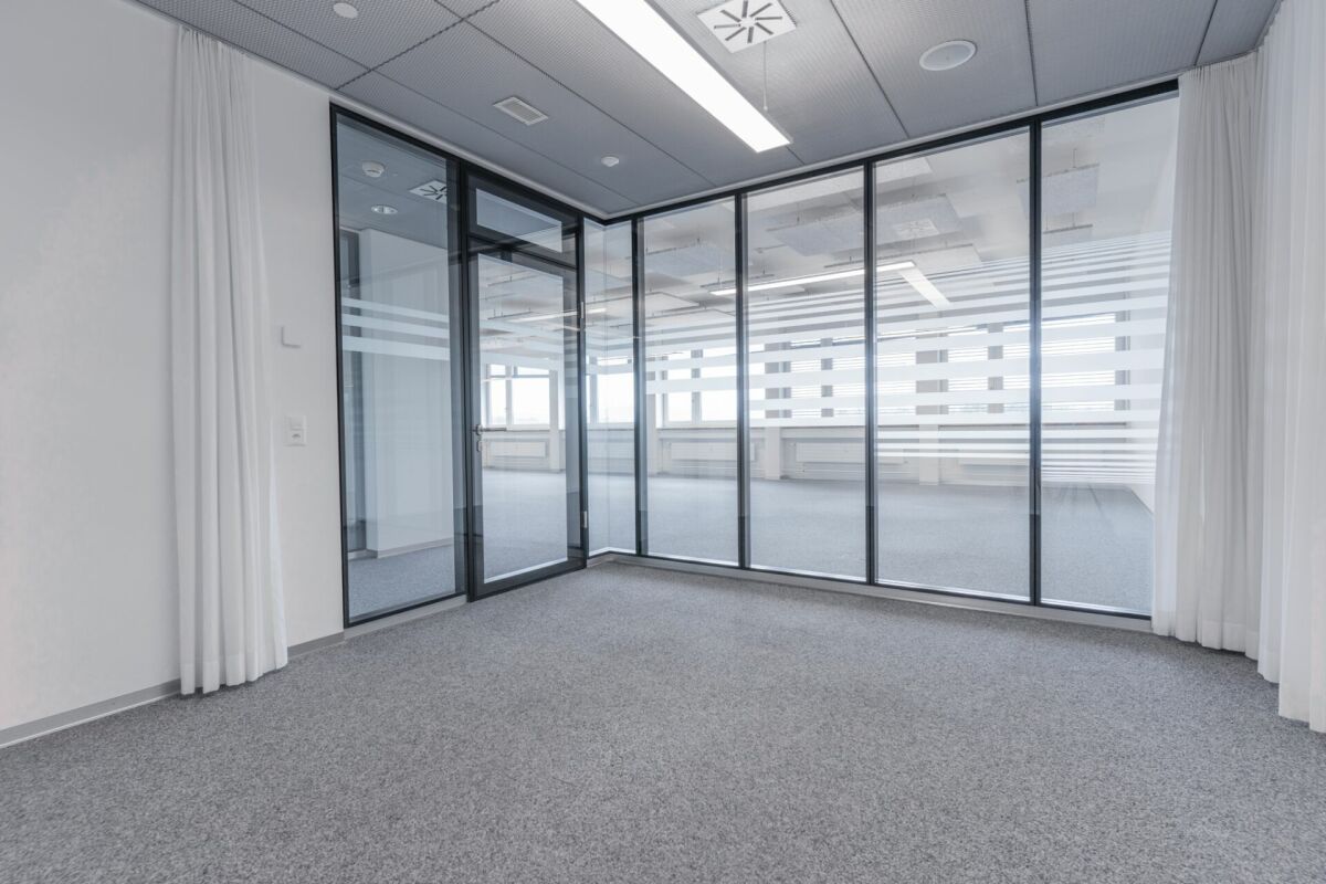 413m² office