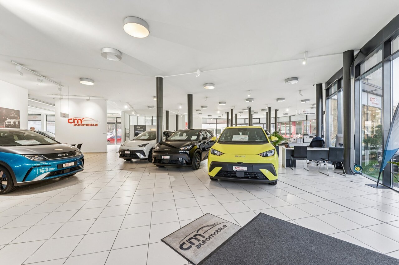 1330m² shop