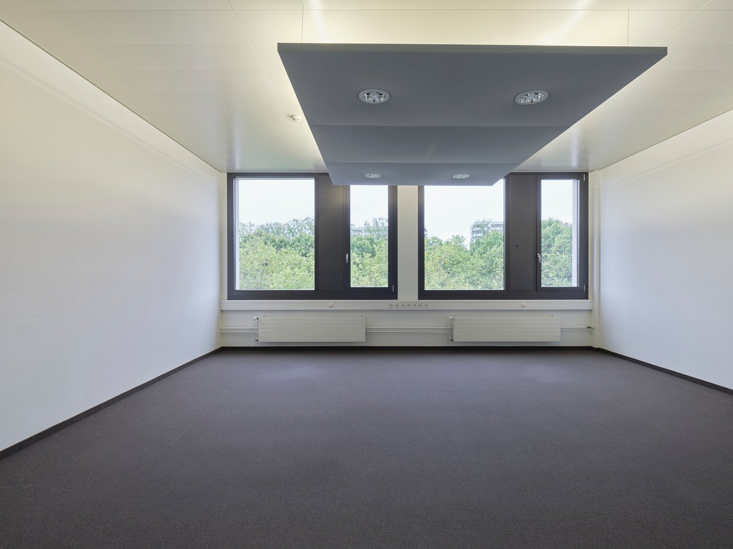 650m² office