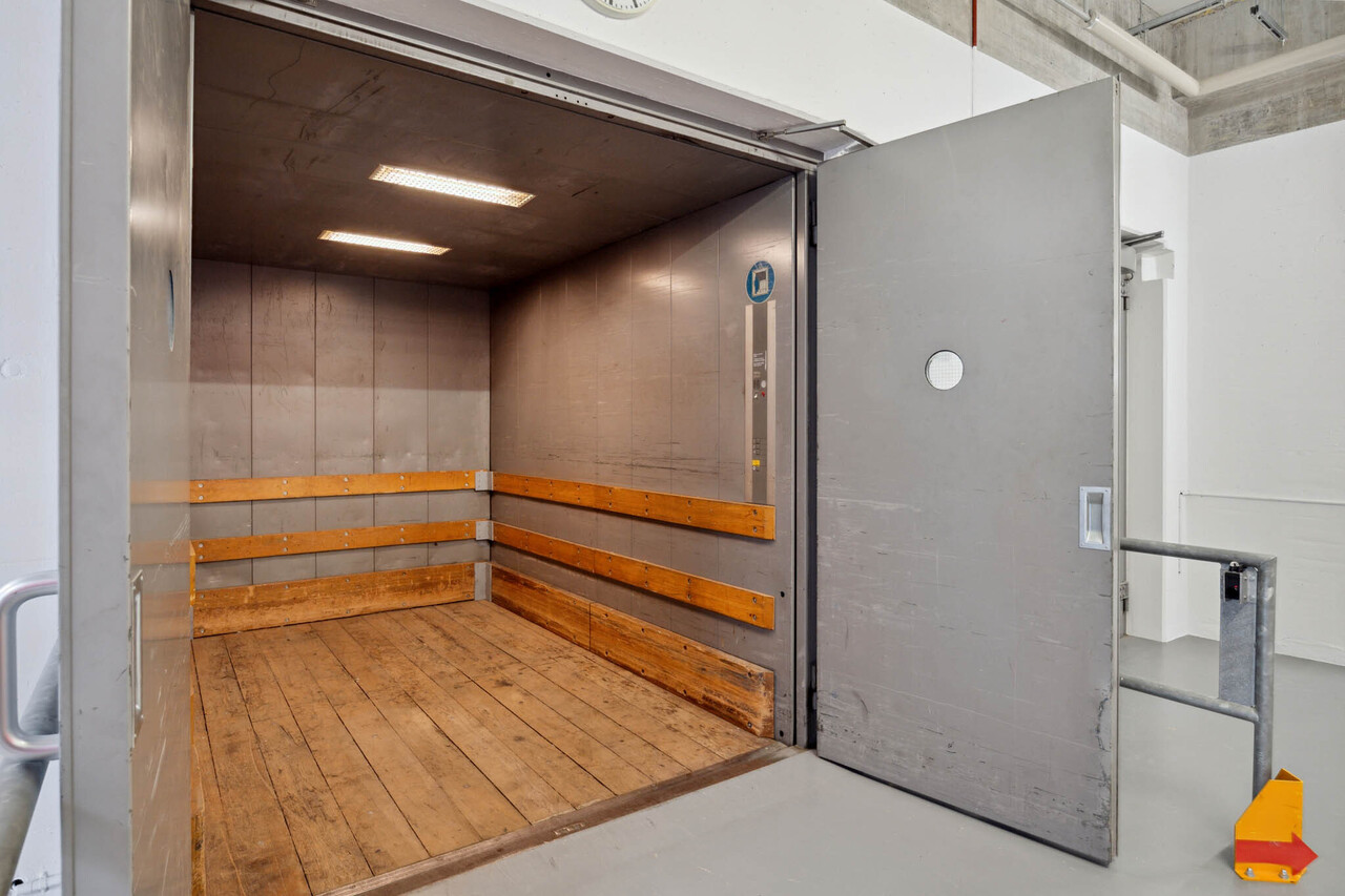 1856m² commerciale