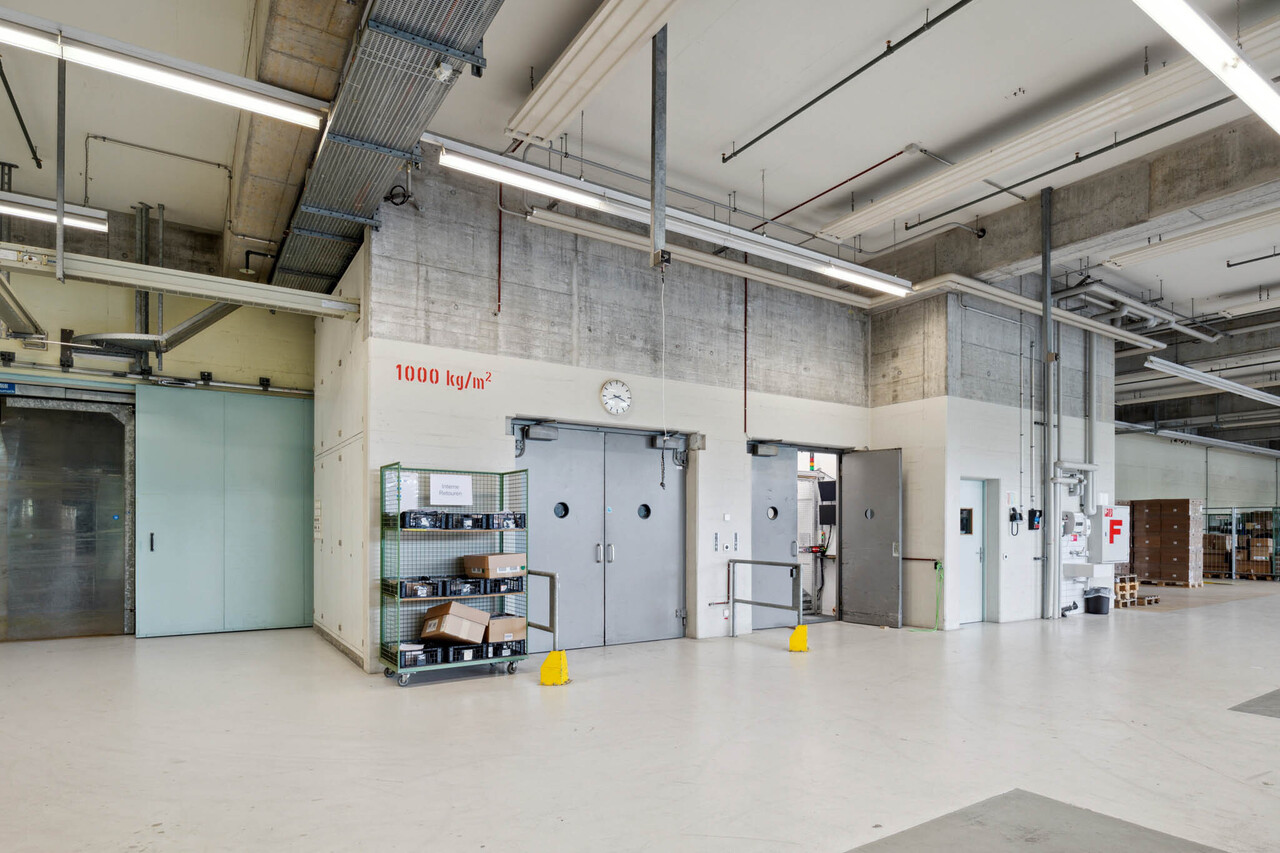 1856m² commerciale