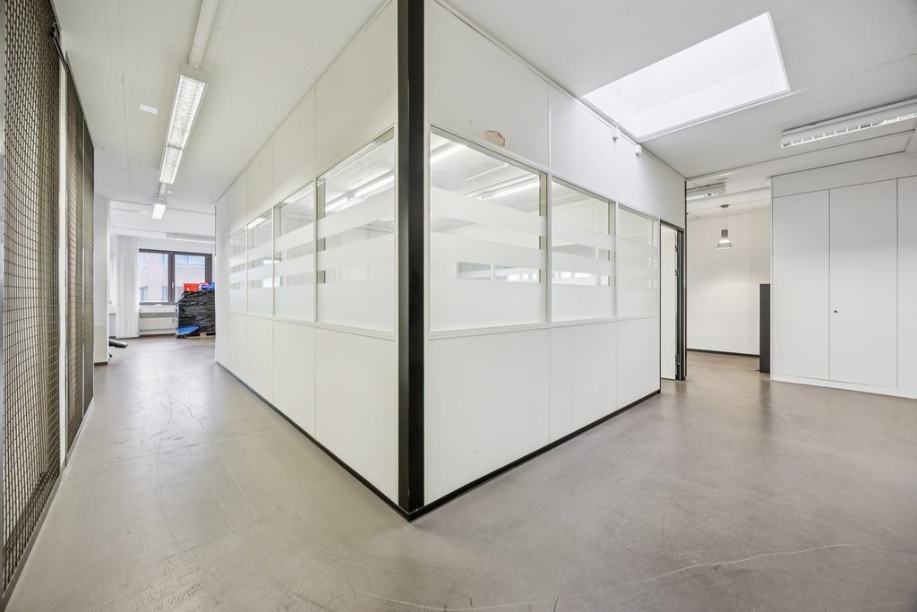 269m² office
