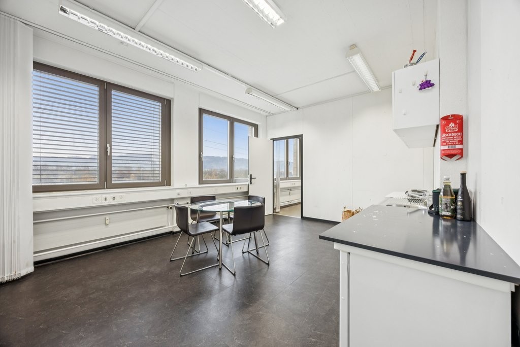 269m² office